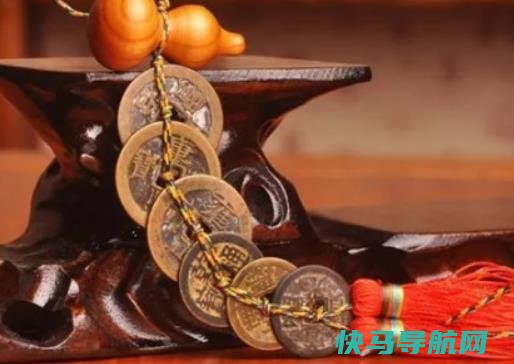 入户门对下楼梯五帝钱挂几串？两卧室门对门五帝钱挂